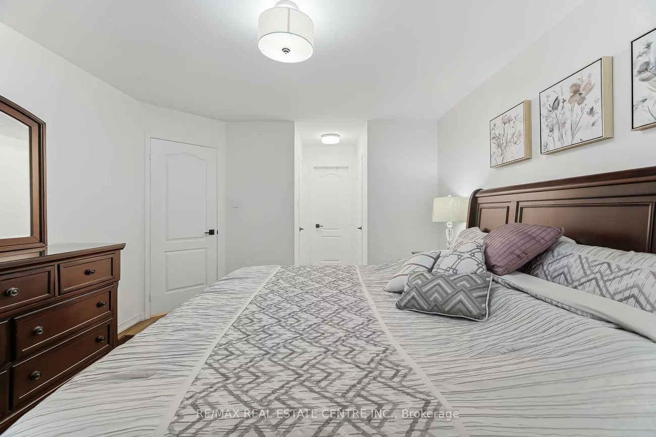 2665, Thomas, Central Erin Mills, Mississauga