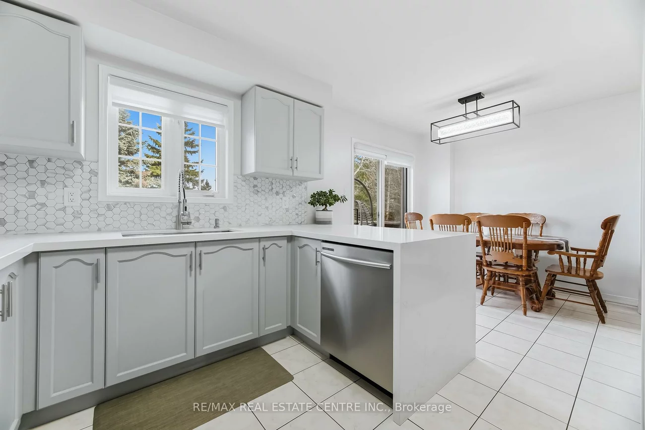 2665, Thomas, Central Erin Mills, Mississauga