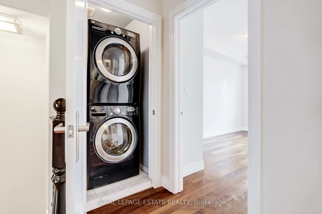 66, Compass, Port Credit, Mississauga