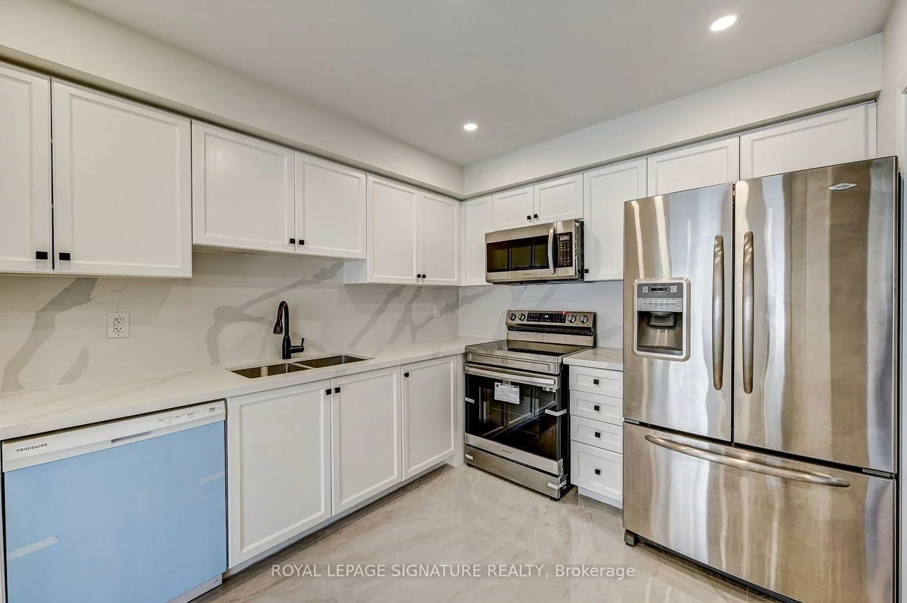 7360, Zinnia, Meadowvale Village, Mississauga