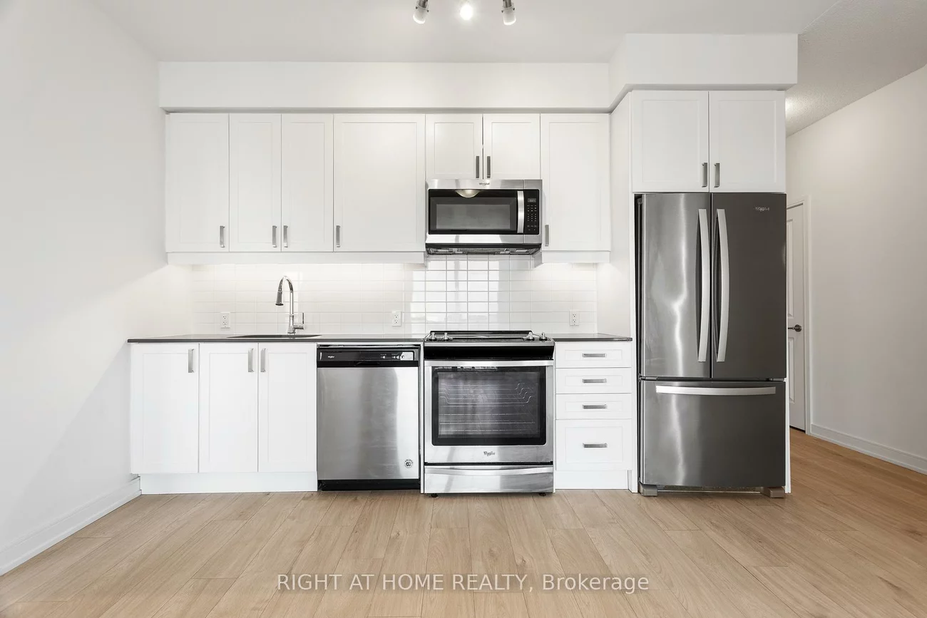 8, Nahani, Hurontario, Mississauga