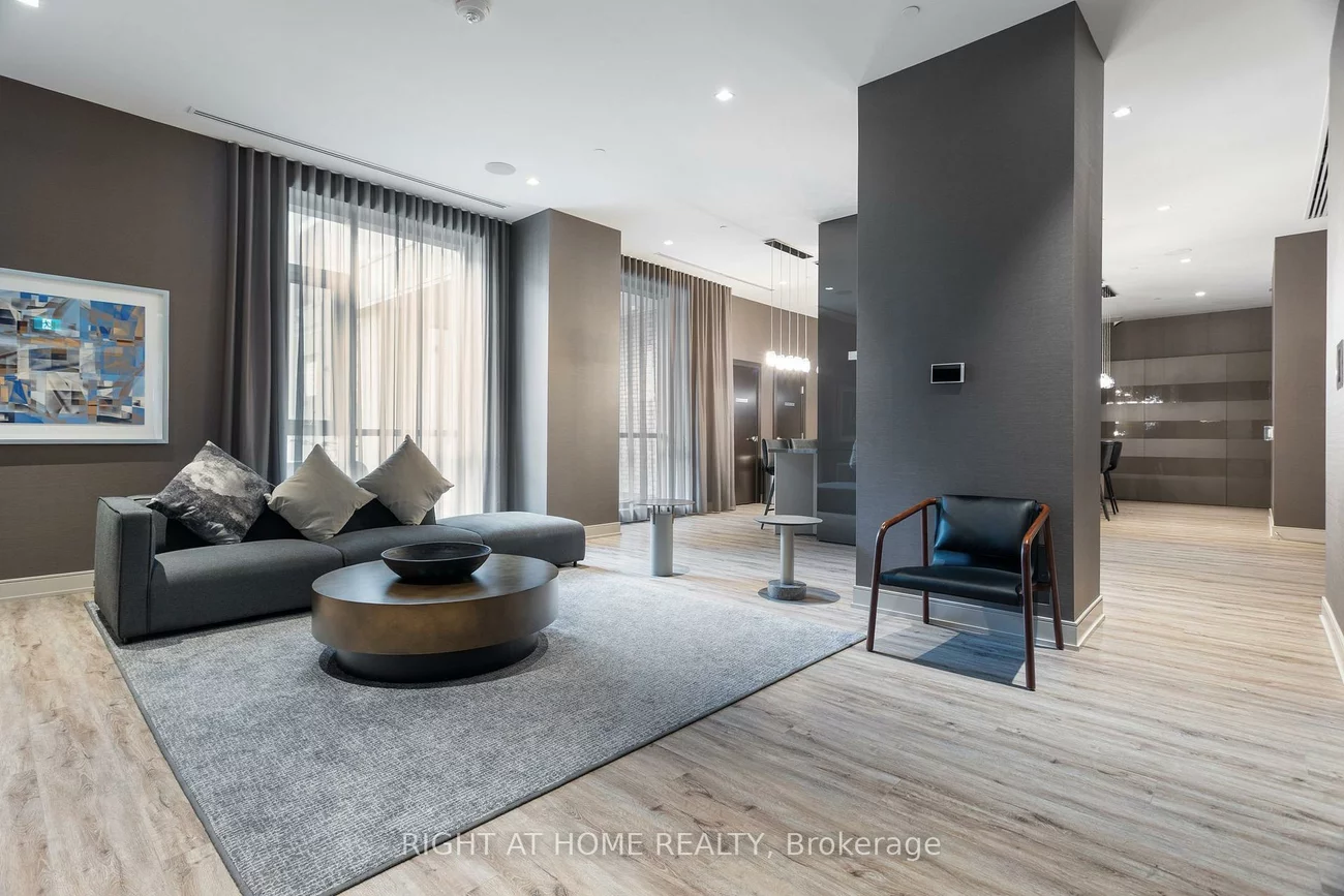 8, Nahani, Hurontario, Mississauga