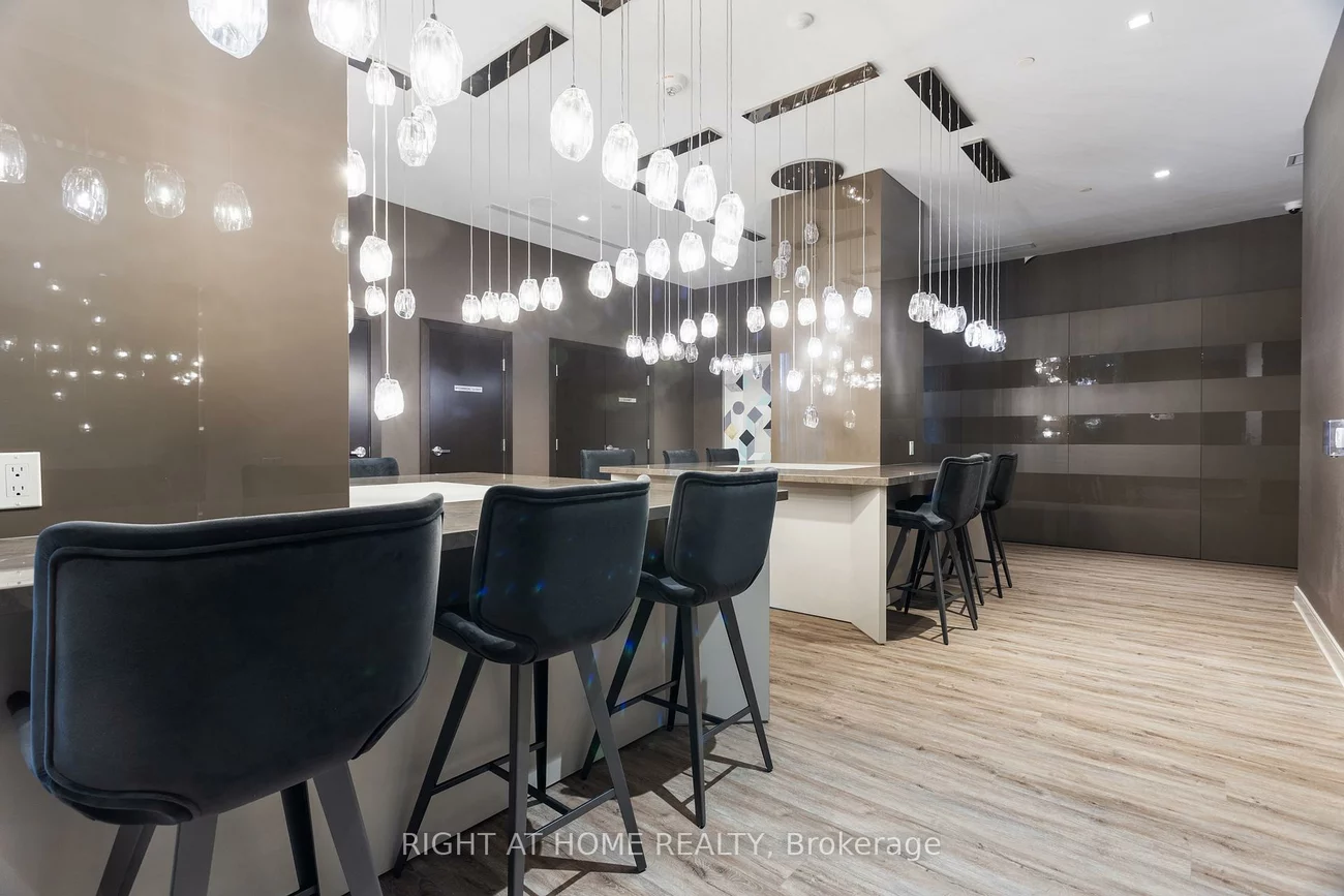 8, Nahani, Hurontario, Mississauga