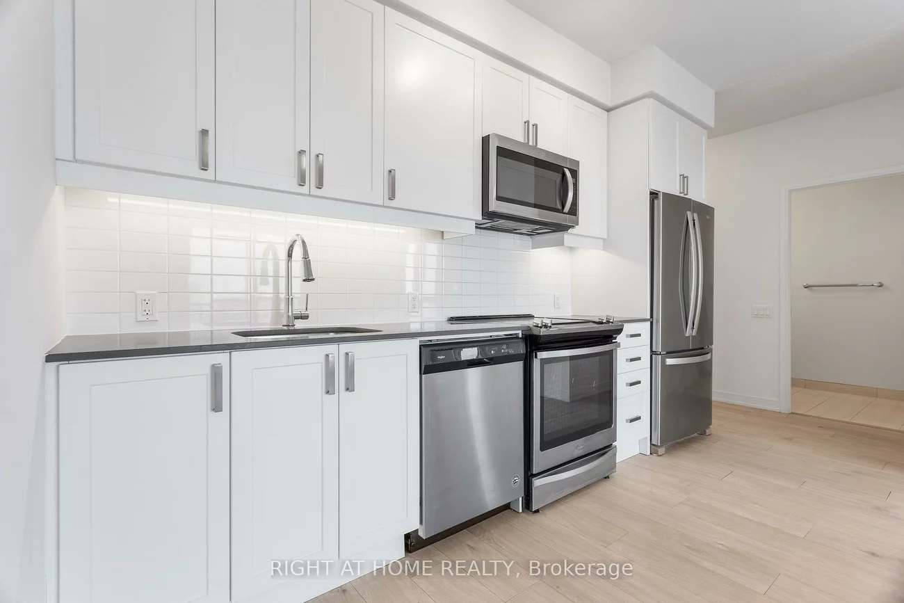 8, Nahani, Hurontario, Mississauga