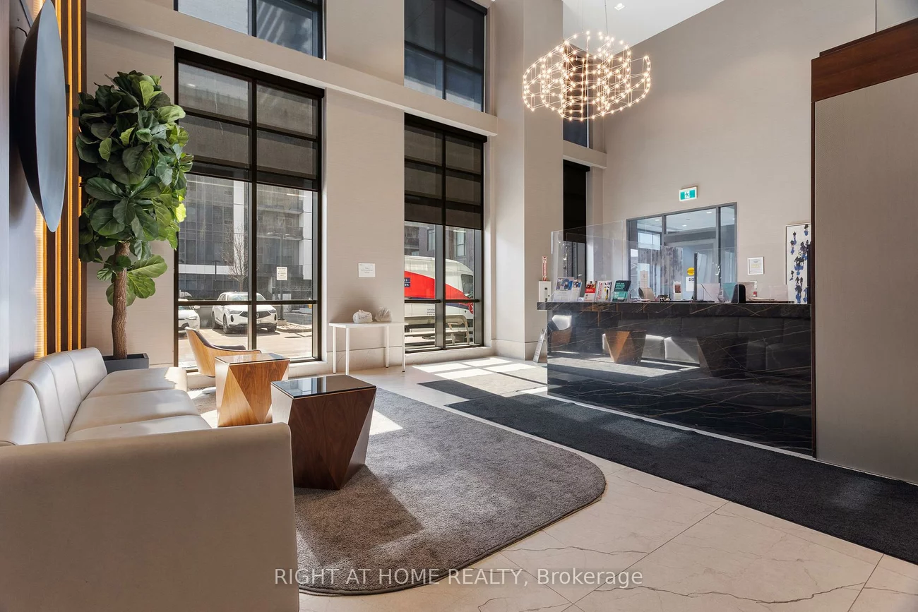 8, Nahani, Hurontario, Mississauga