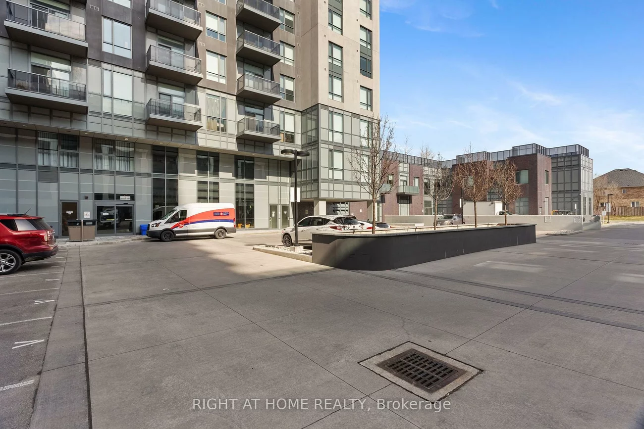 8, Nahani, Hurontario, Mississauga