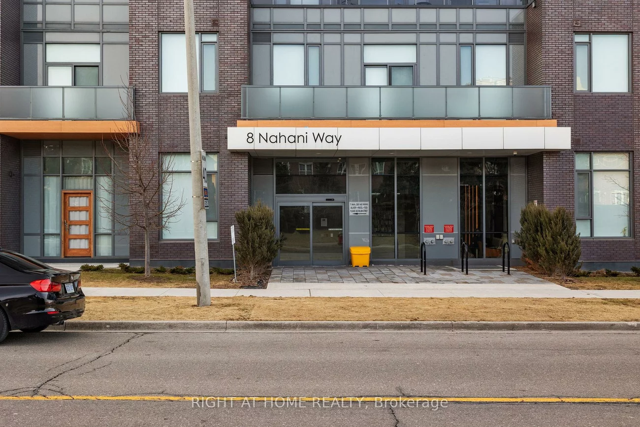 8, Nahani, Hurontario, Mississauga