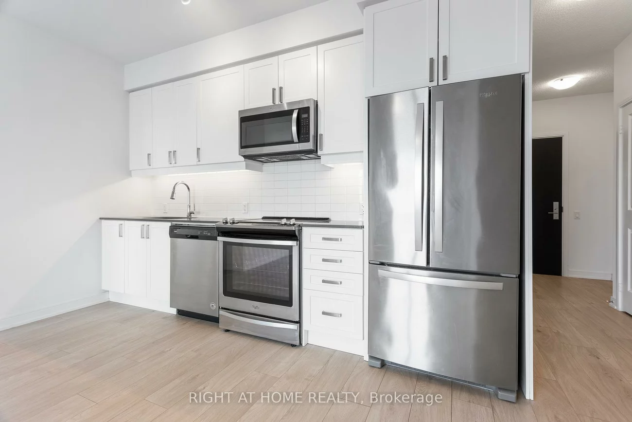 8, Nahani, Hurontario, Mississauga