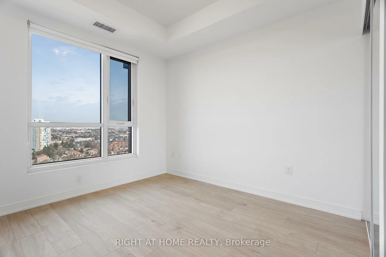 8, Nahani, Hurontario, Mississauga