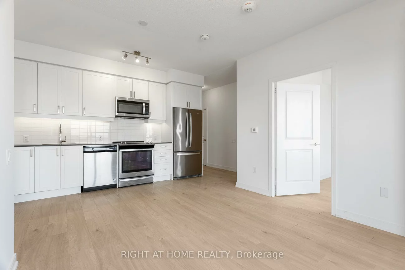 8, Nahani, Hurontario, Mississauga