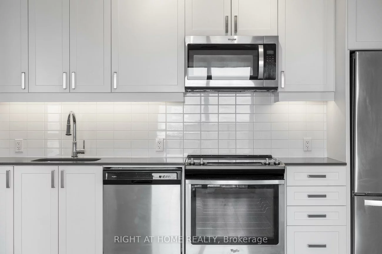 8, Nahani, Hurontario, Mississauga