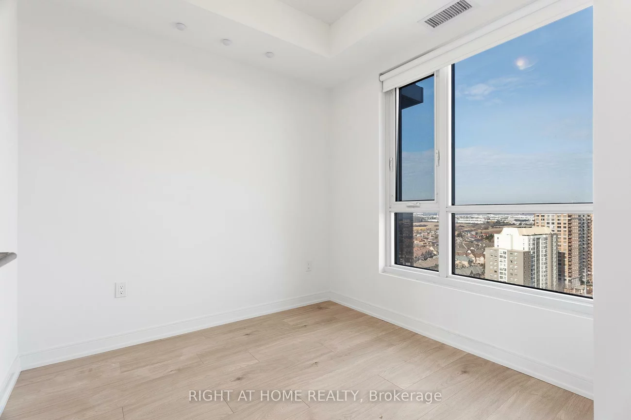 8, Nahani, Hurontario, Mississauga