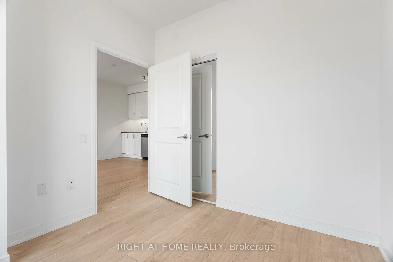 8, Nahani, Hurontario, Mississauga