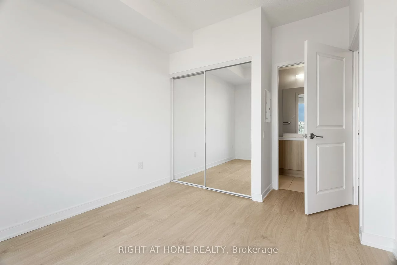 8, Nahani, Hurontario, Mississauga