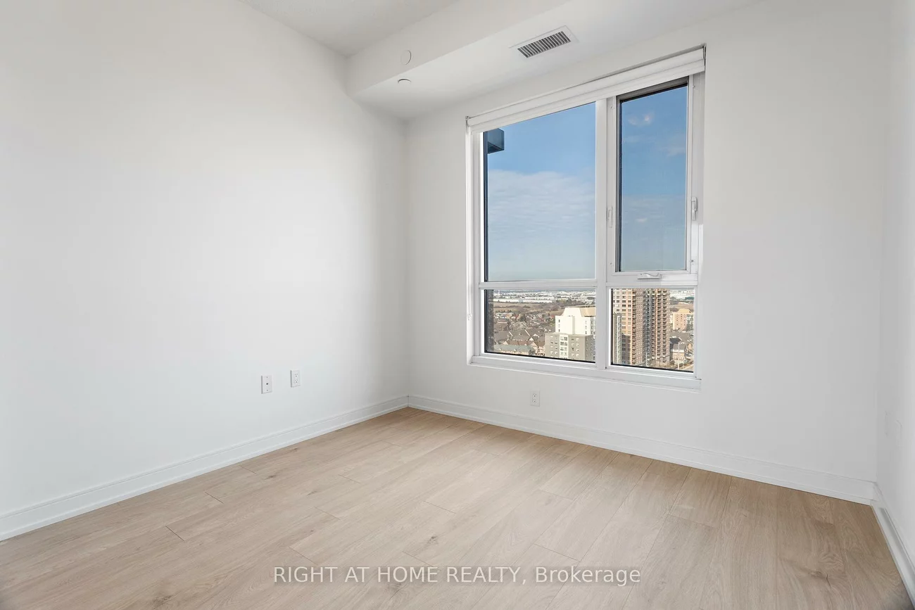 8, Nahani, Hurontario, Mississauga