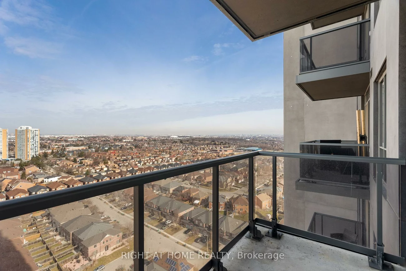 8, Nahani, Hurontario, Mississauga