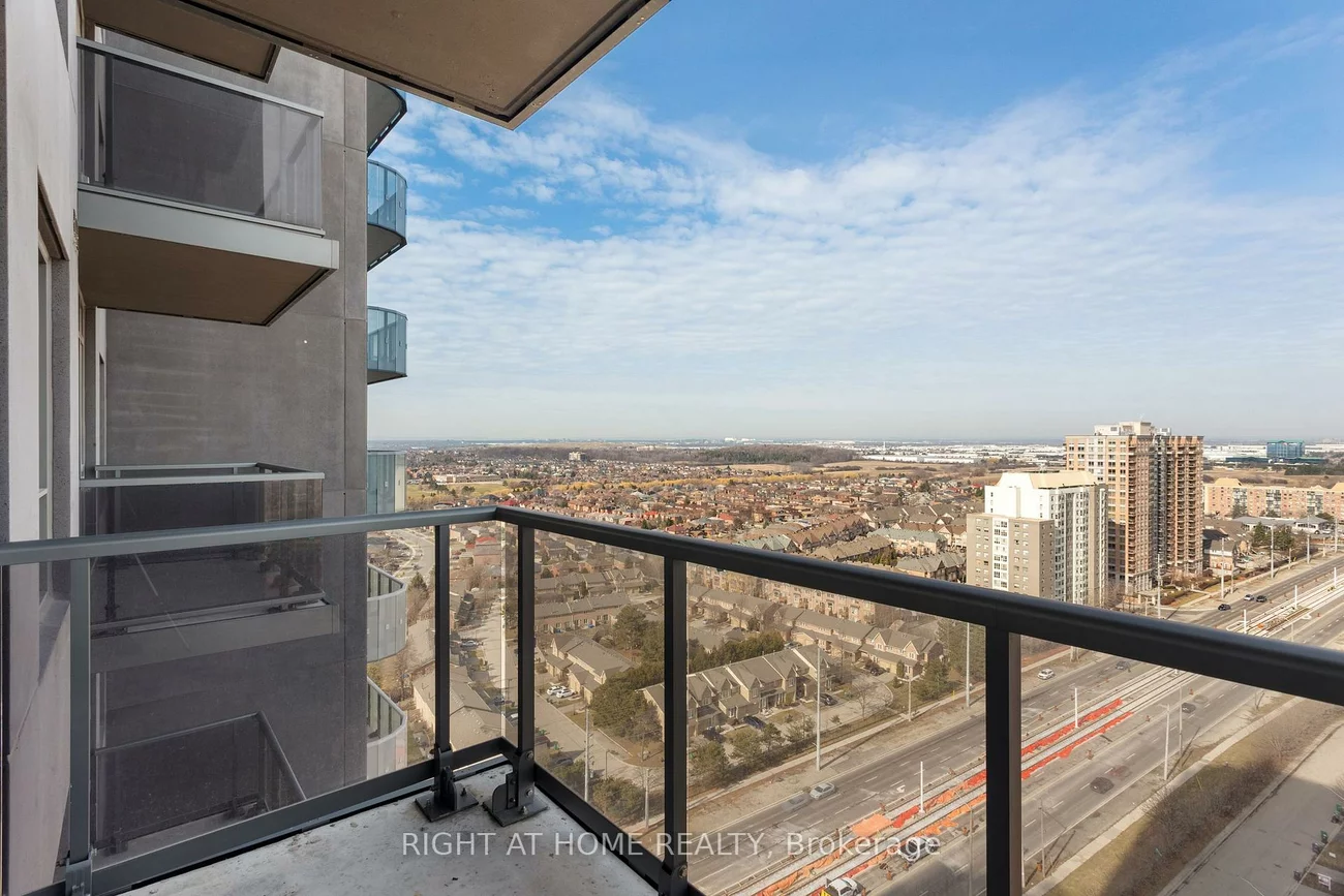 8, Nahani, Hurontario, Mississauga