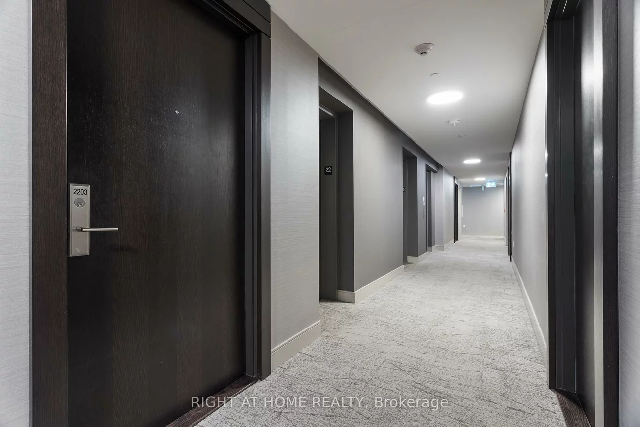 8, Nahani, Hurontario, Mississauga