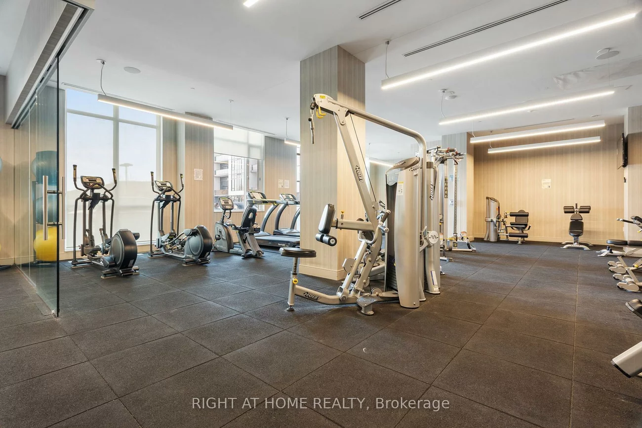 8, Nahani, Hurontario, Mississauga