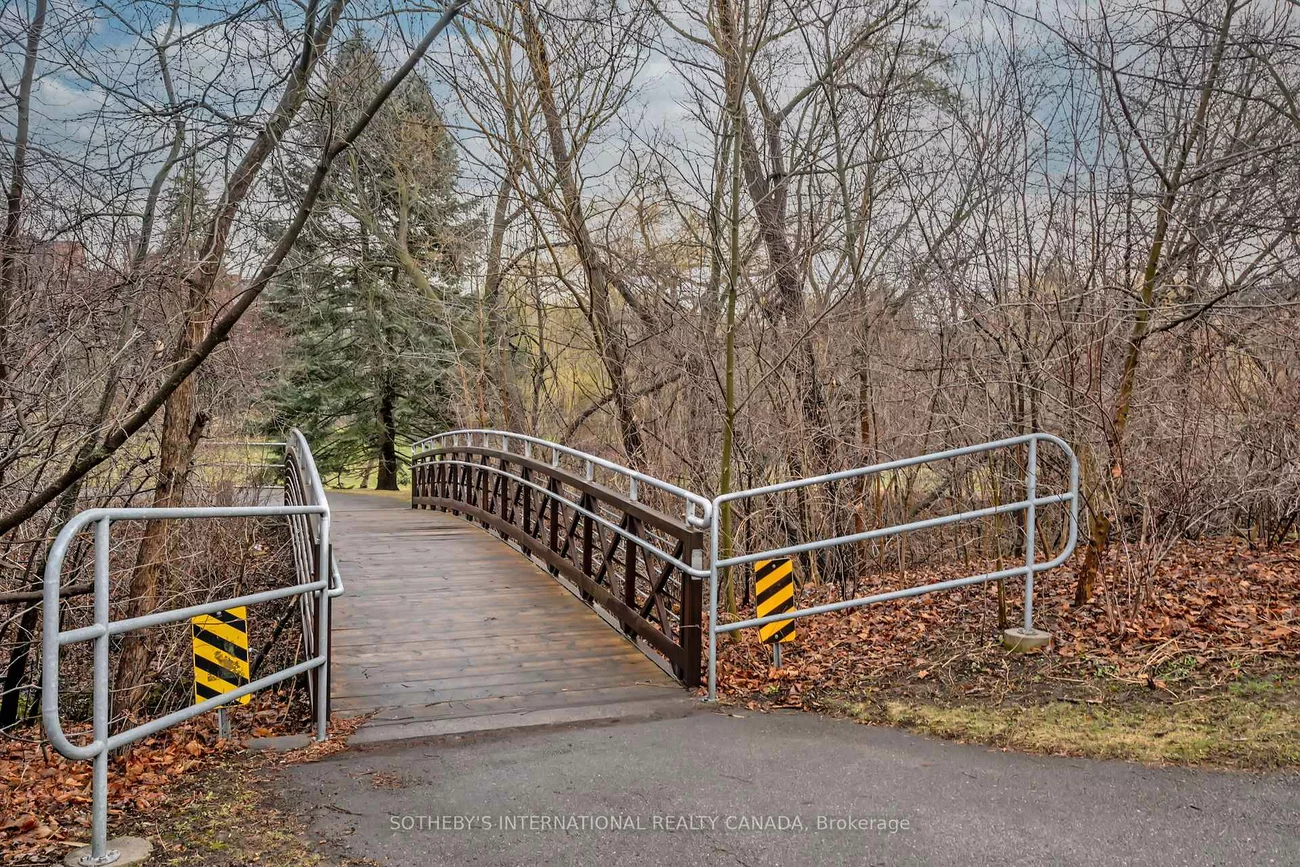 1055, Shawnmarr, Port Credit, Mississauga