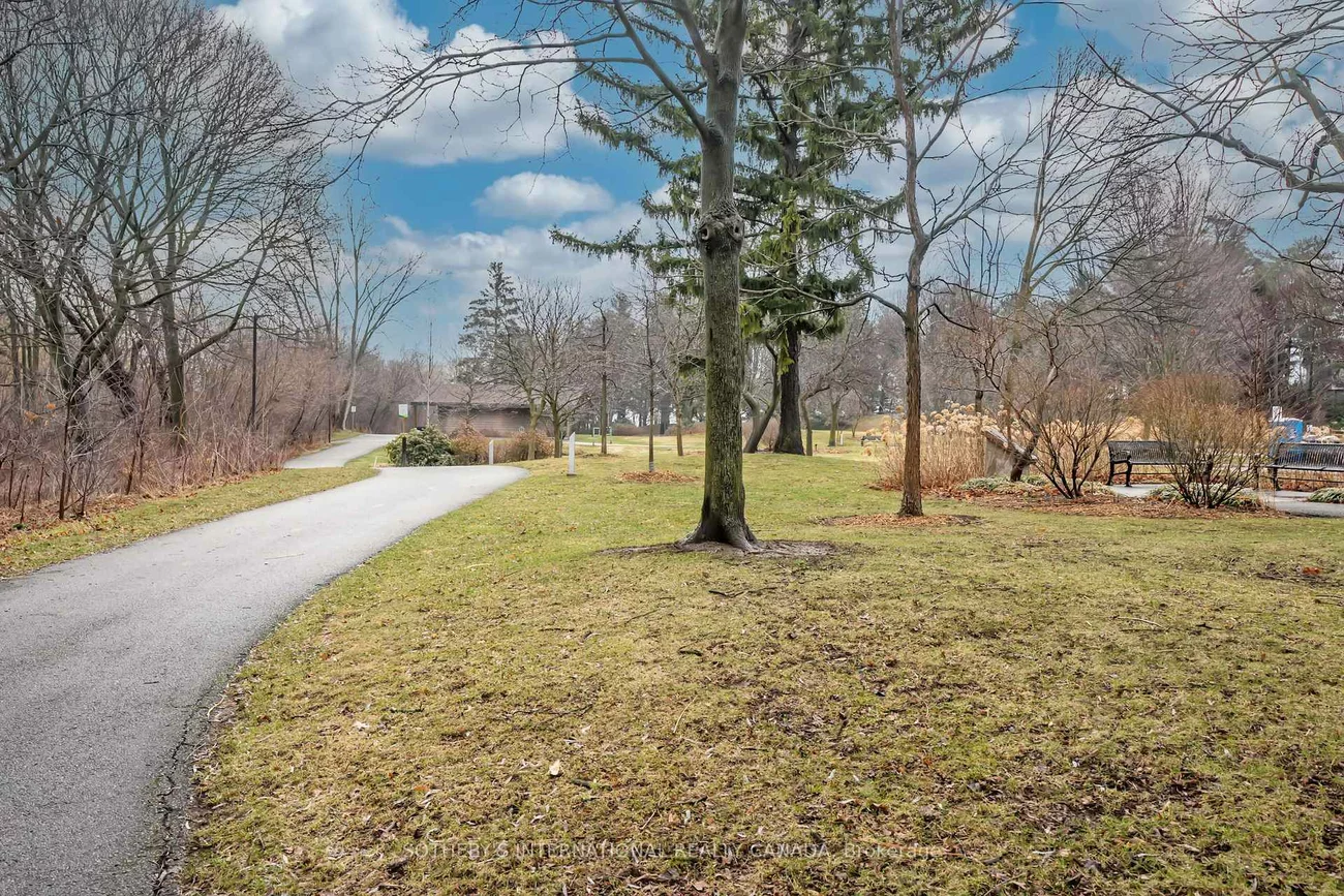 1055, Shawnmarr, Port Credit, Mississauga