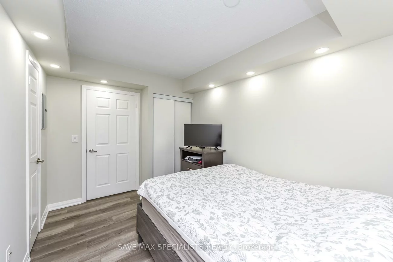 220, Forum, Hurontario, Mississauga