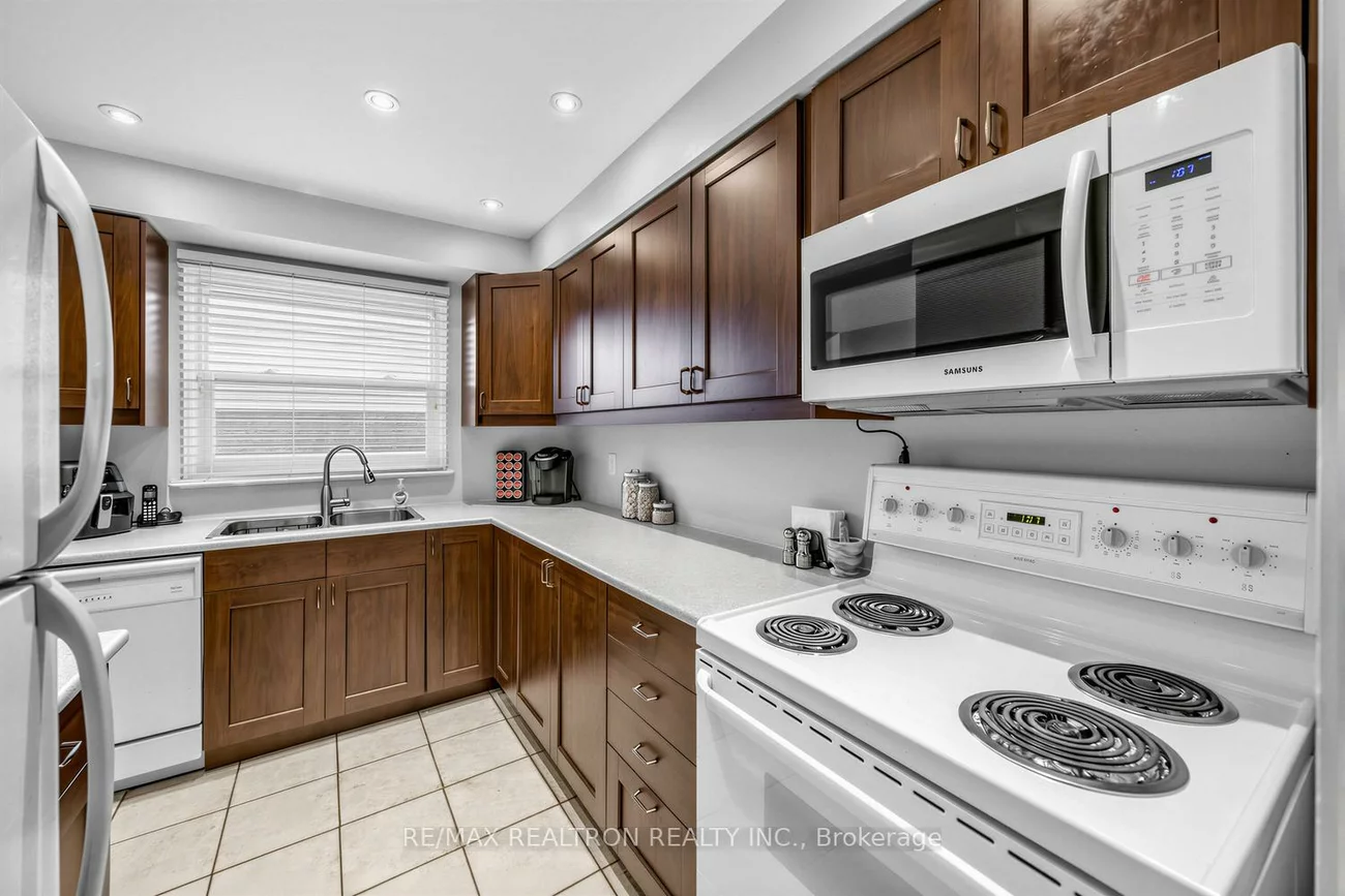 6699, Falconer, Streetsville, Mississauga