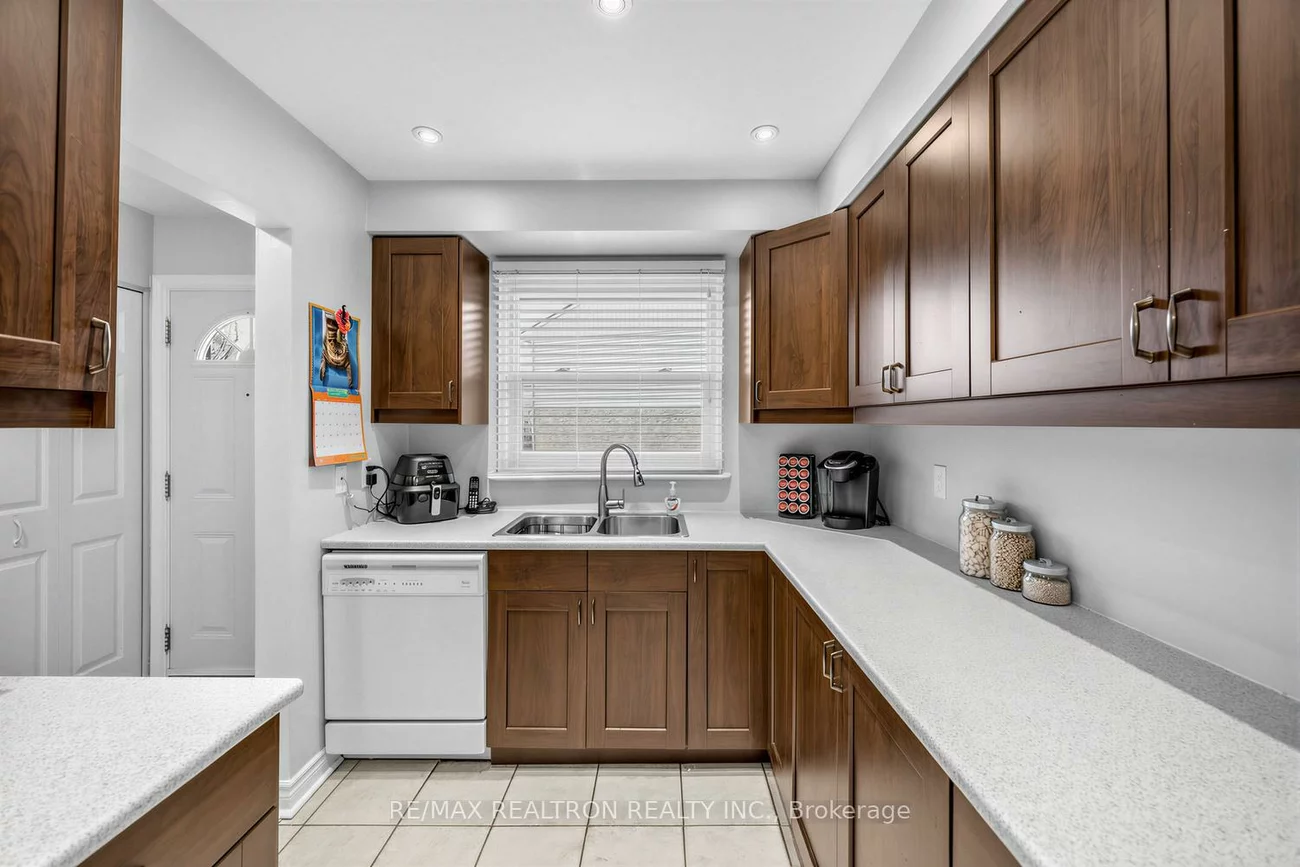 6699, Falconer, Streetsville, Mississauga