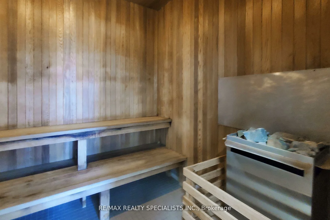 3504, Hurontario, Fairview, Mississauga