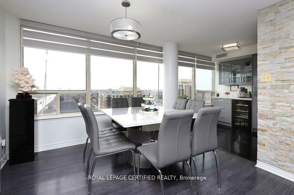 700, Constellation, Hurontario, Mississauga