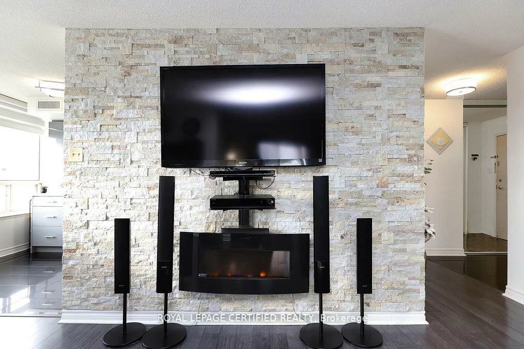 700, Constellation, Hurontario, Mississauga