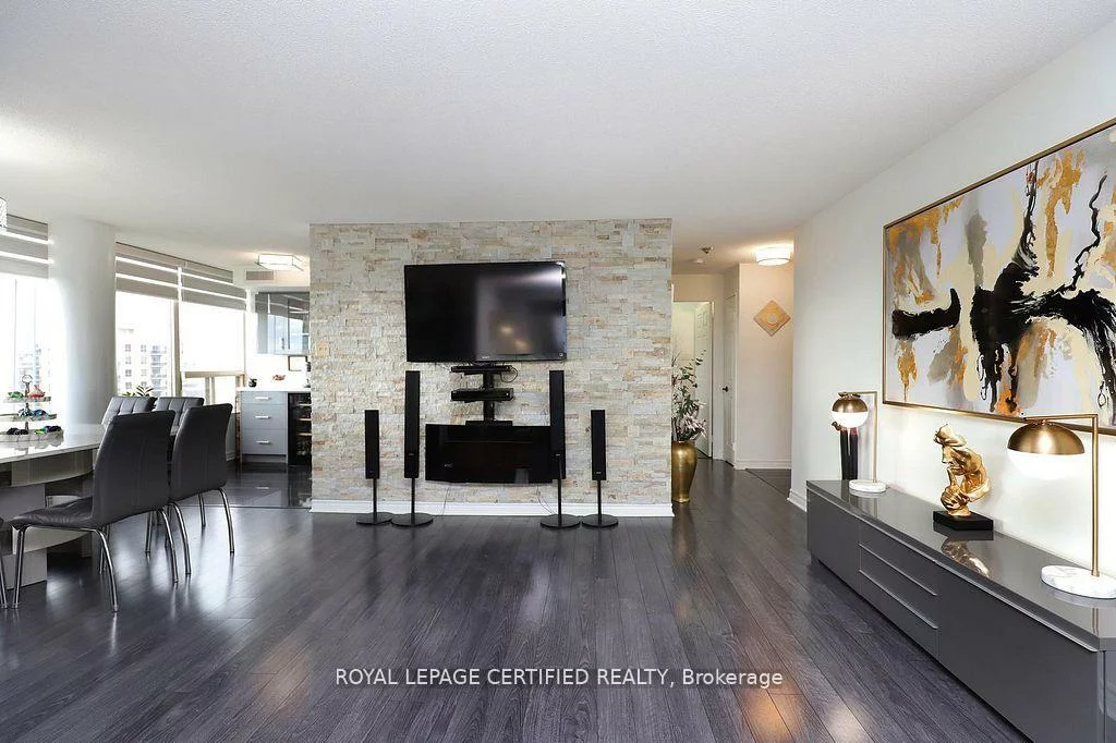 700, Constellation, Hurontario, Mississauga