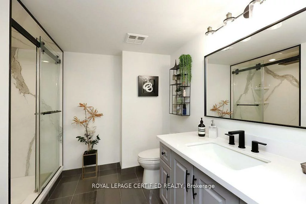 700, Constellation, Hurontario, Mississauga