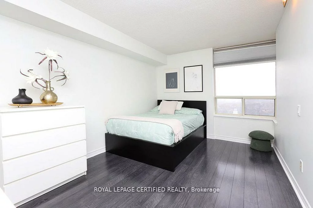 700, Constellation, Hurontario, Mississauga