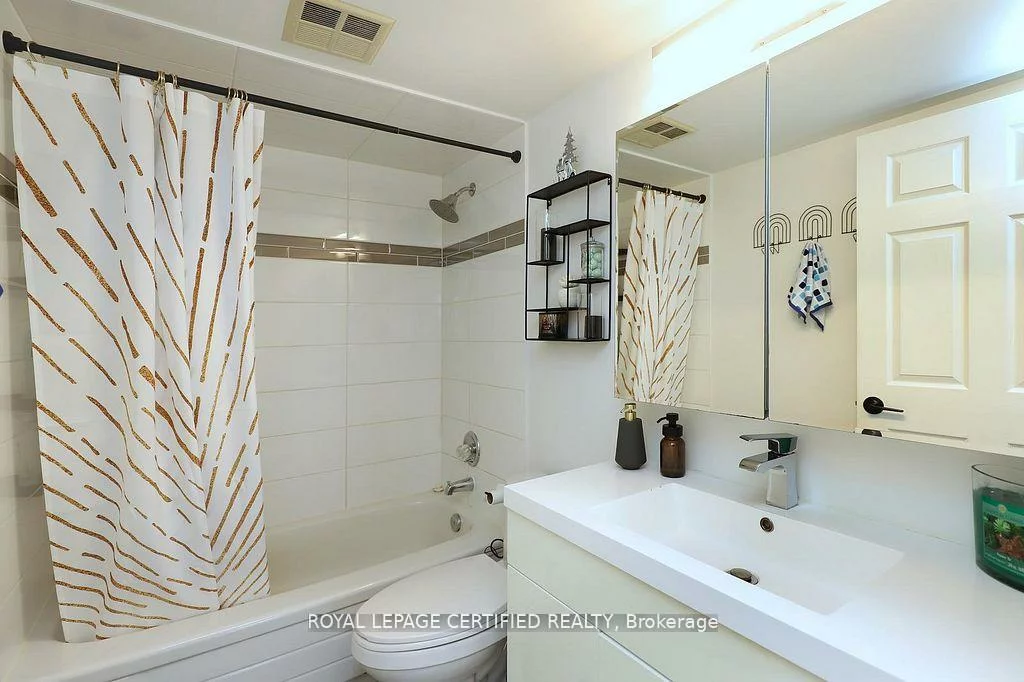 700, Constellation, Hurontario, Mississauga