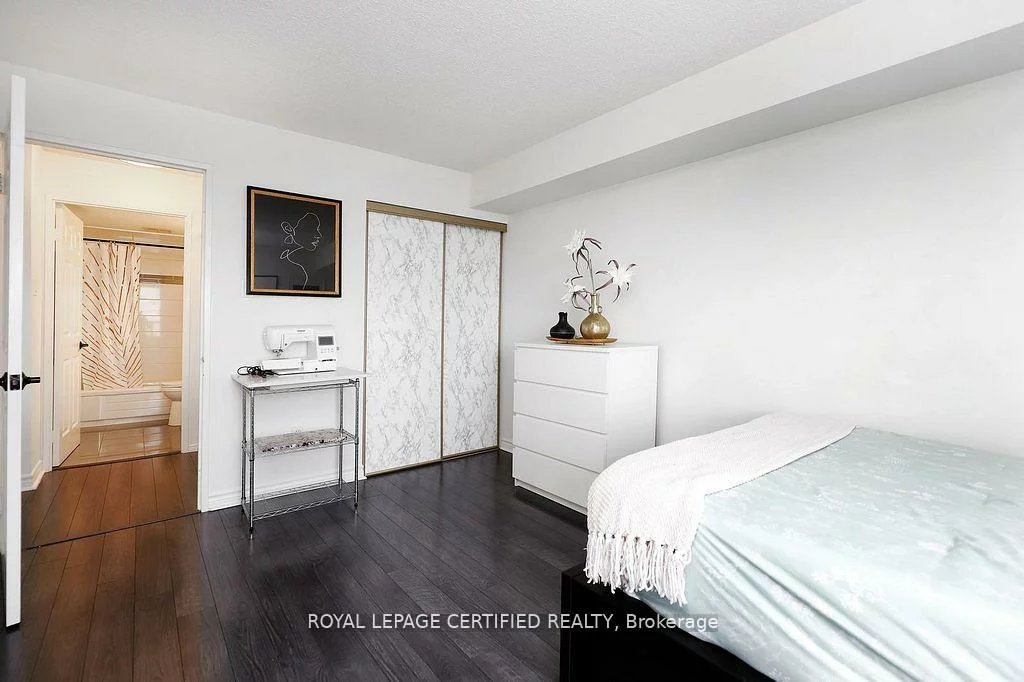 700, Constellation, Hurontario, Mississauga