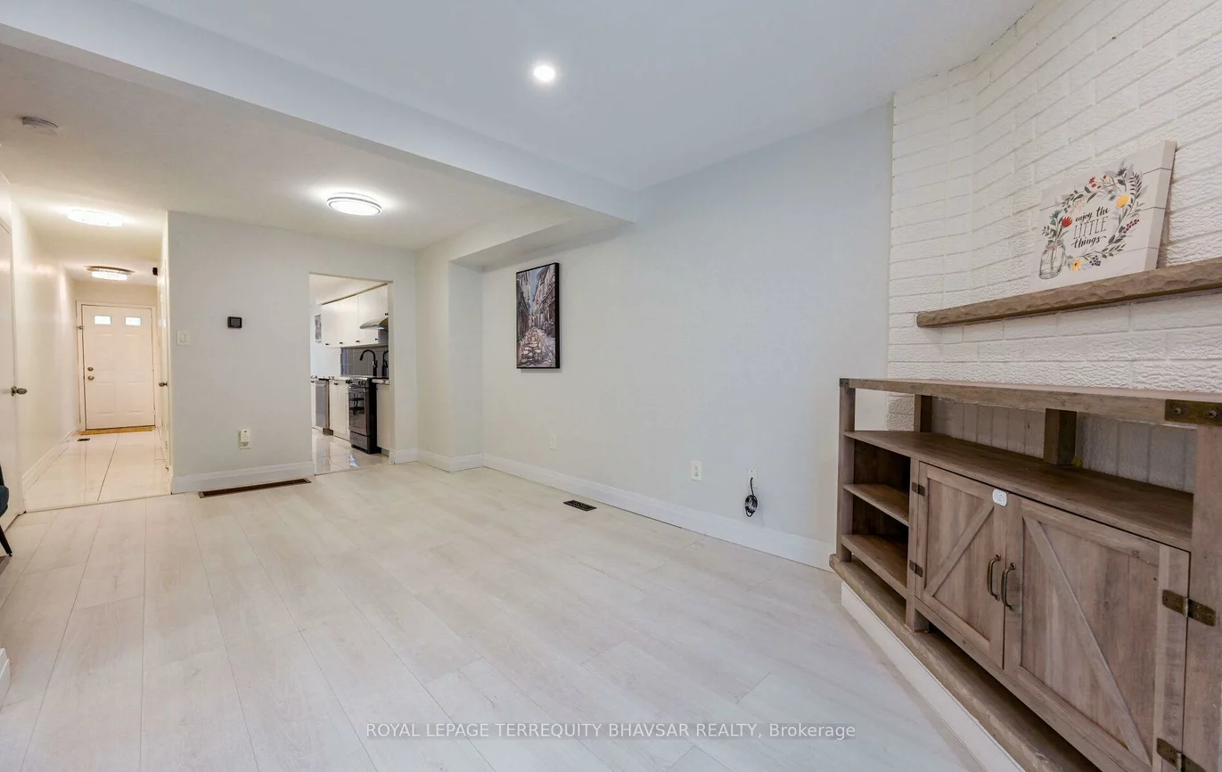 5020, Delaware, Hurontario, Mississauga