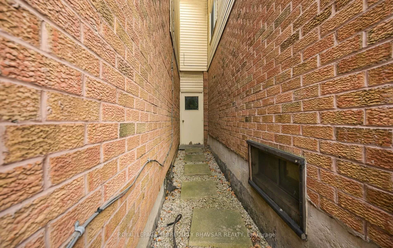 5020, Delaware, Hurontario, Mississauga