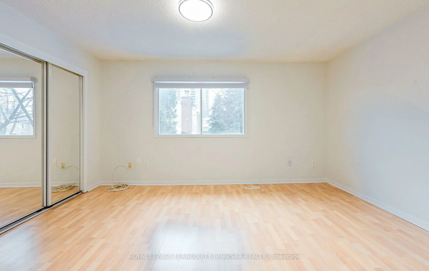 5020, Delaware, Hurontario, Mississauga