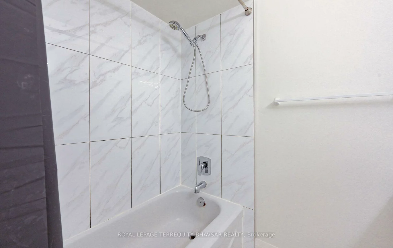 5020, Delaware, Hurontario, Mississauga