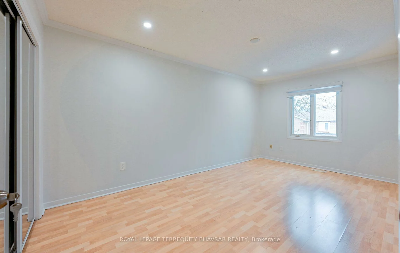 5020, Delaware, Hurontario, Mississauga