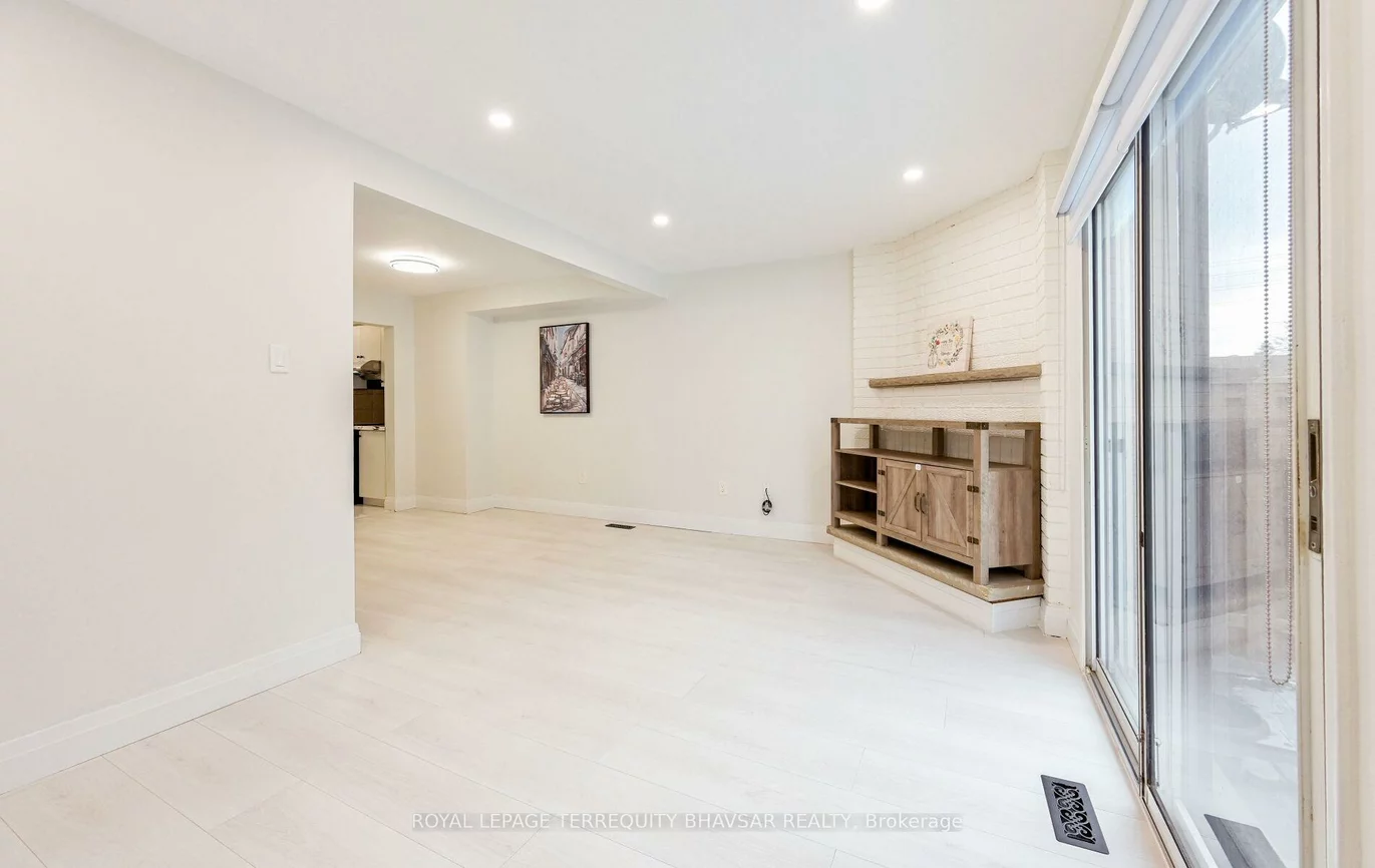 5020, Delaware, Hurontario, Mississauga