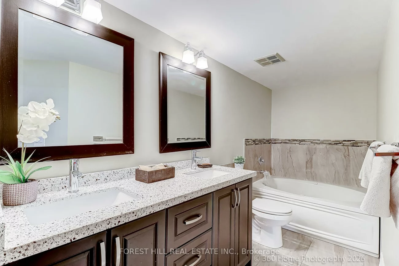 45, Kingsbridge Garden, Hurontario, Mississauga