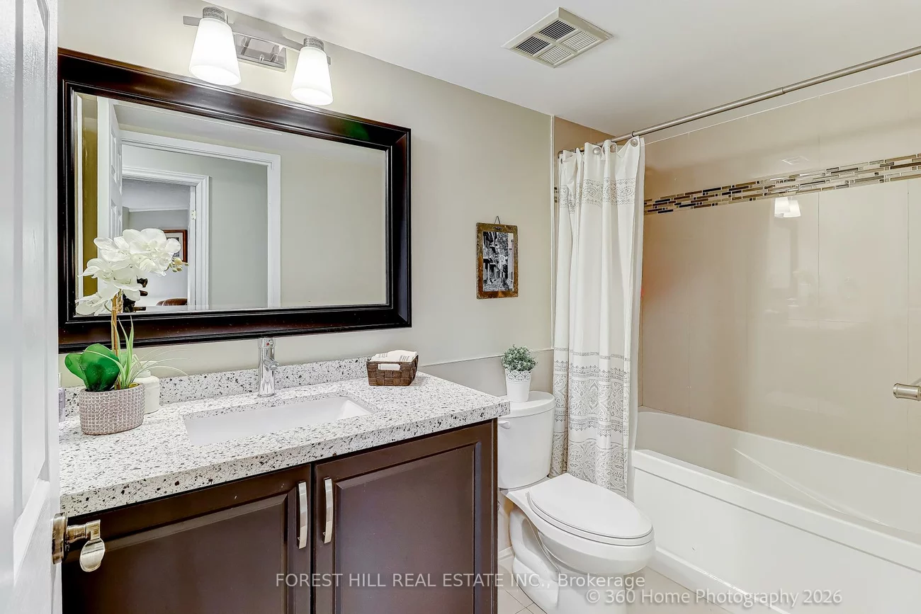 45, Kingsbridge Garden, Hurontario, Mississauga