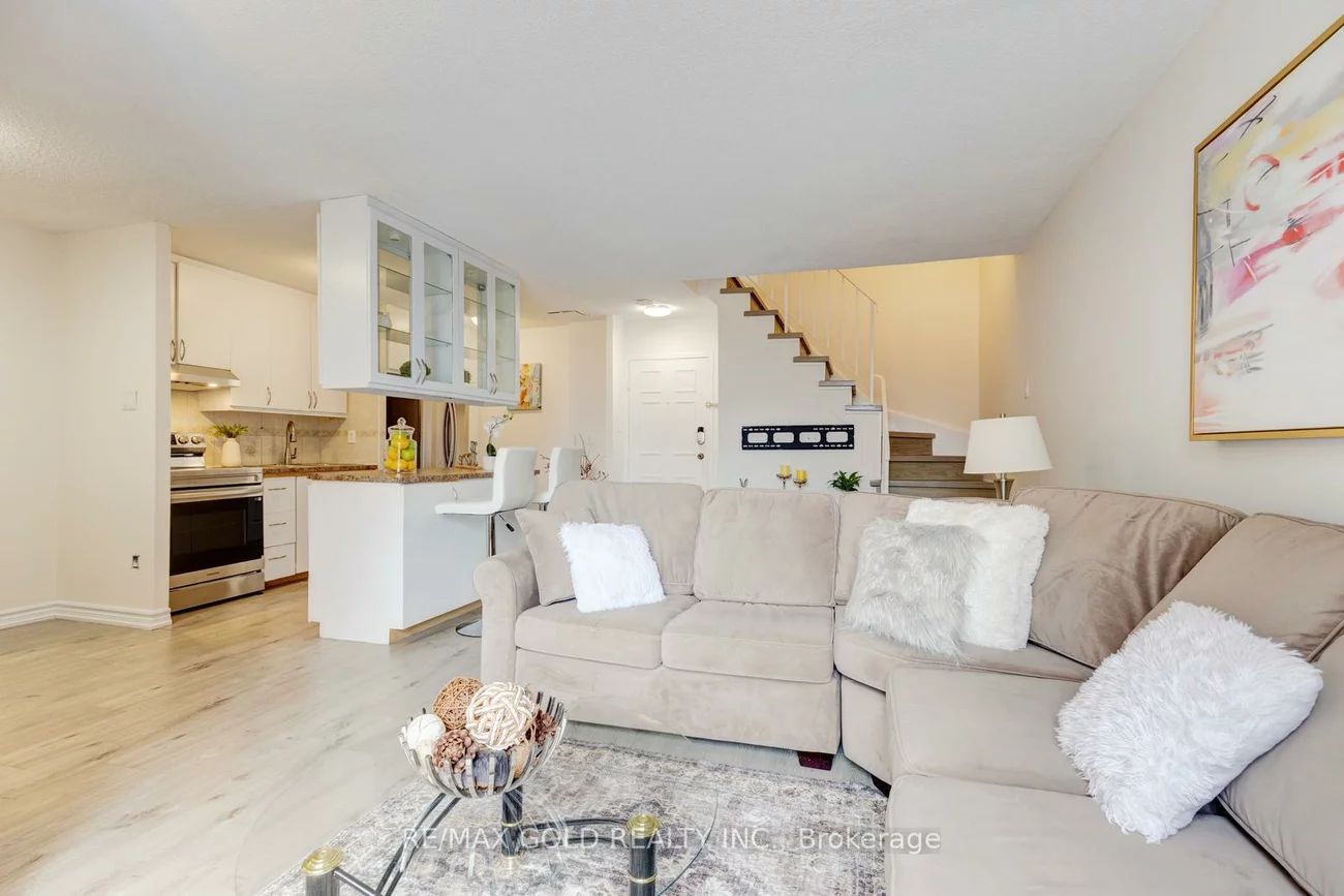 2095, Roche, Sheridan, Mississauga