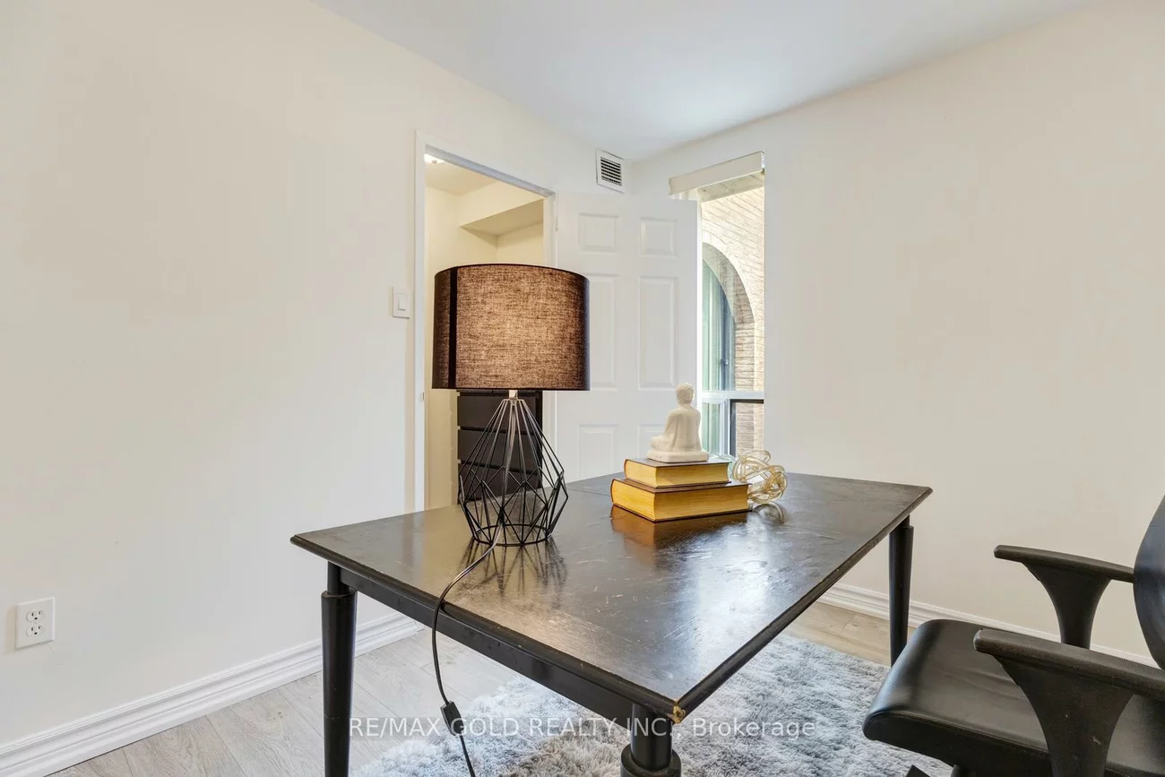 2095, Roche, Sheridan, Mississauga