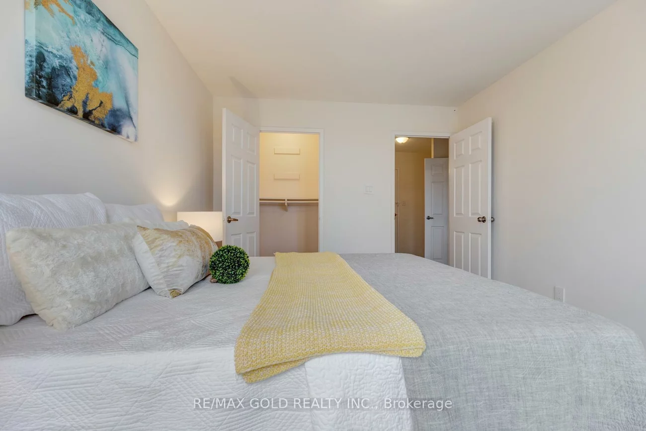 2095, Roche, Sheridan, Mississauga