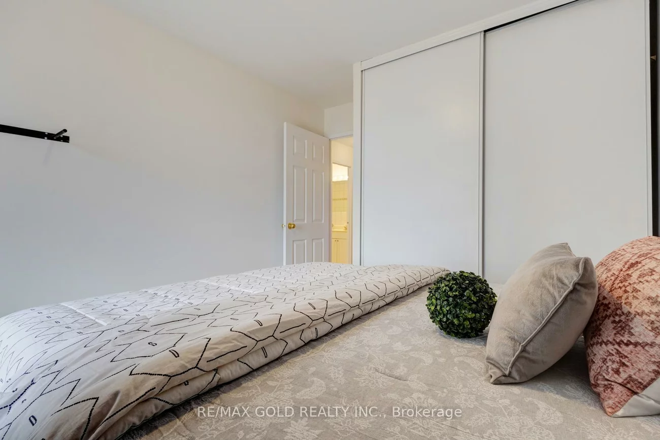 2095, Roche, Sheridan, Mississauga