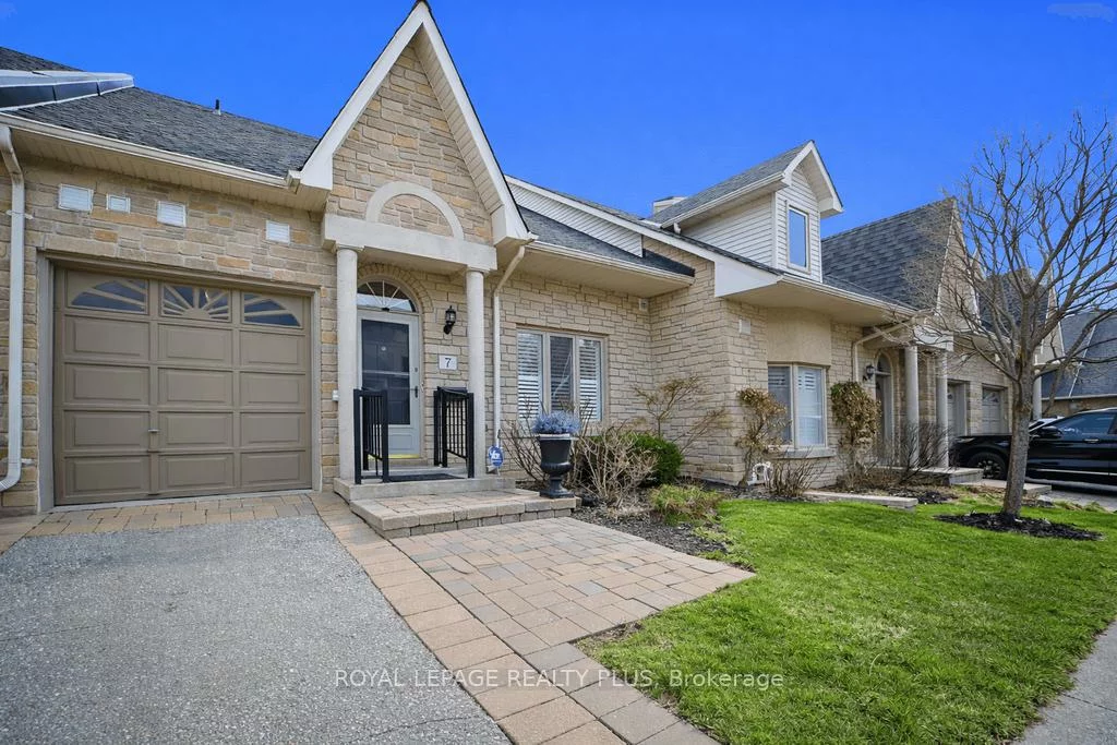 1010, Cristina, Clarkson, Mississauga