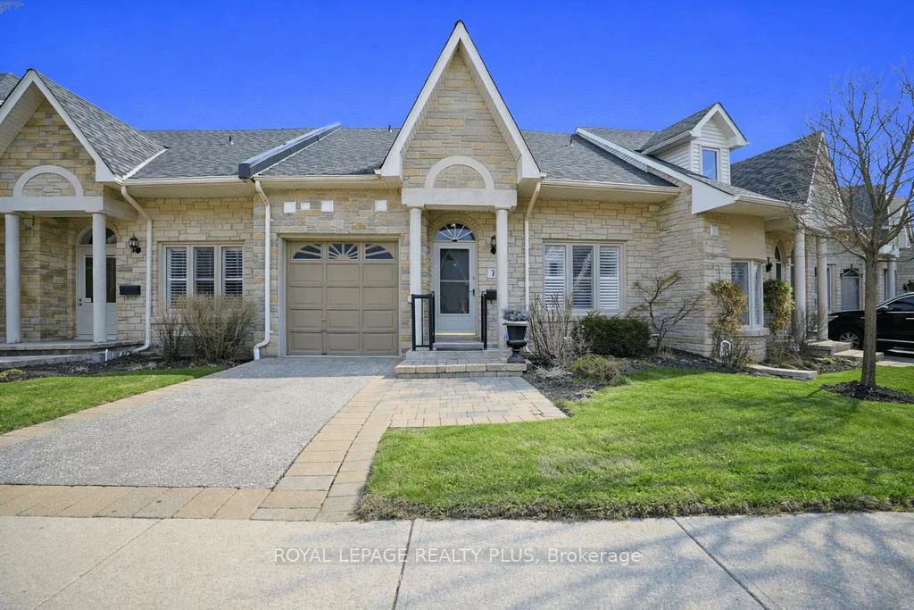 1010, Cristina, Clarkson, Mississauga